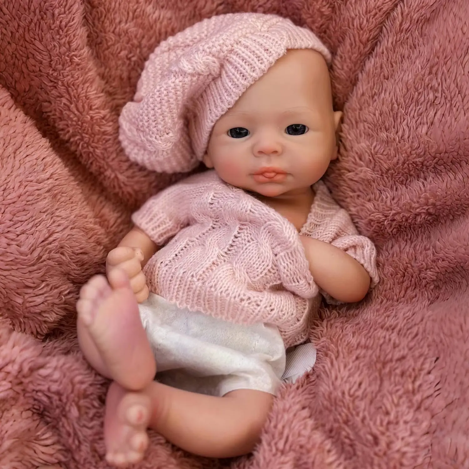 13 inches/33 cm, reborn baby girl doll, silicone material, soft body, handmade, realistic lifelike details, includes a bottle and birth certificate. Ideal as a birthday gift, for collectors, and a perfect gift for children.