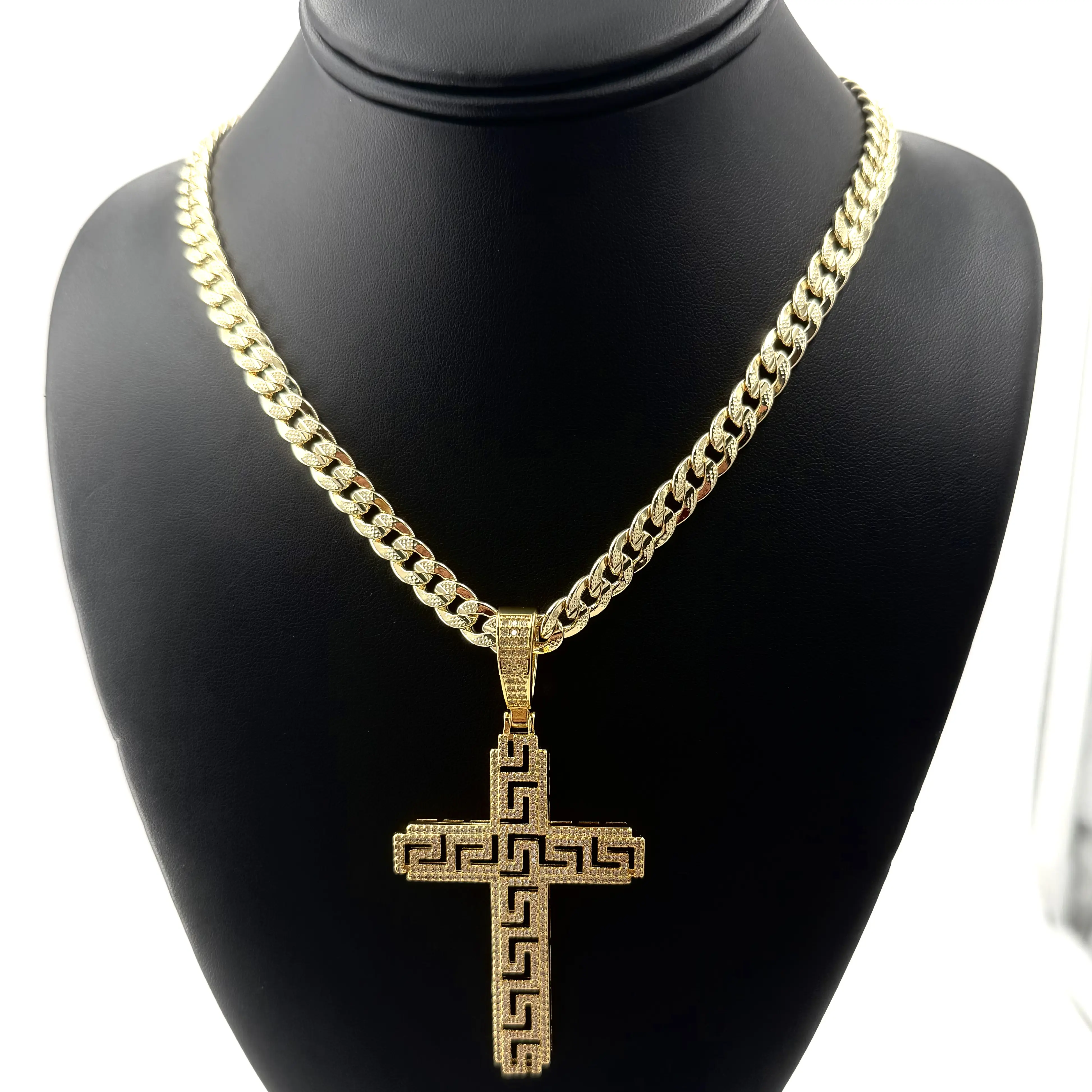 Cadena con dije de cruz
