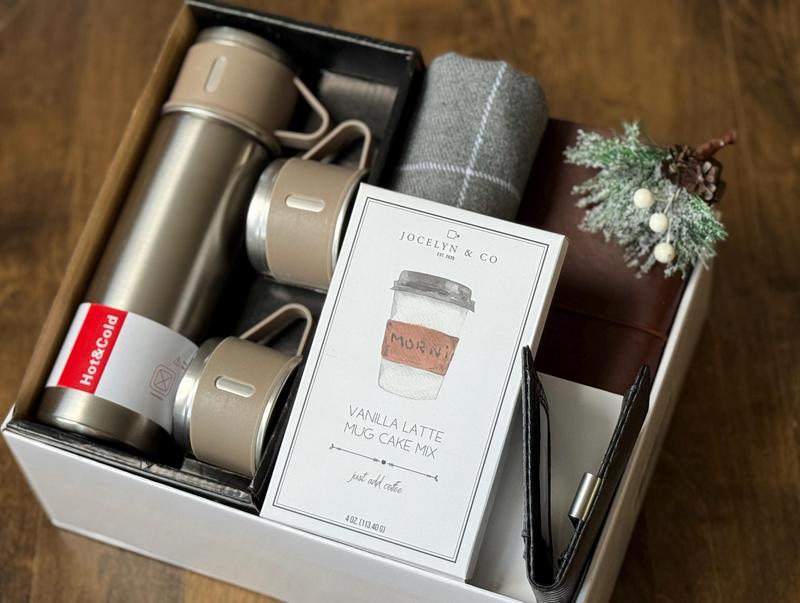 Christmas gift basket, Best Holiday Gift Baskets, Care package, Warm and cozy gifts, festive care package gift box, gift set for her for him