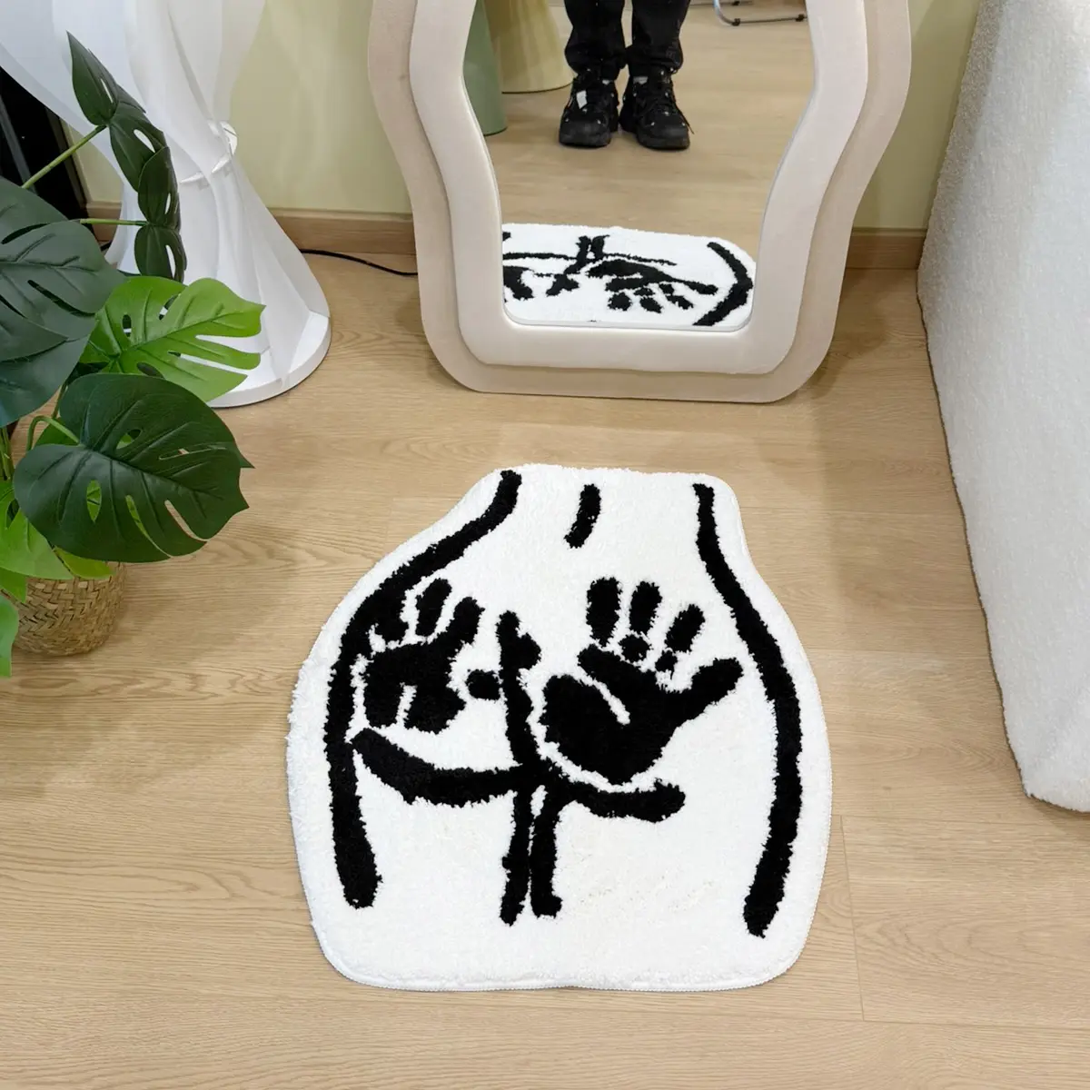 Tufted Artistic Hand-Print Doormat - Fluffy, Non-Slip, Durable Indoor/Outdoor Rug for Entryway, Bathroom | Unique Decor Dirt-Trapping Floor Mat with Creative Design for Comfort, Fluffy Rug