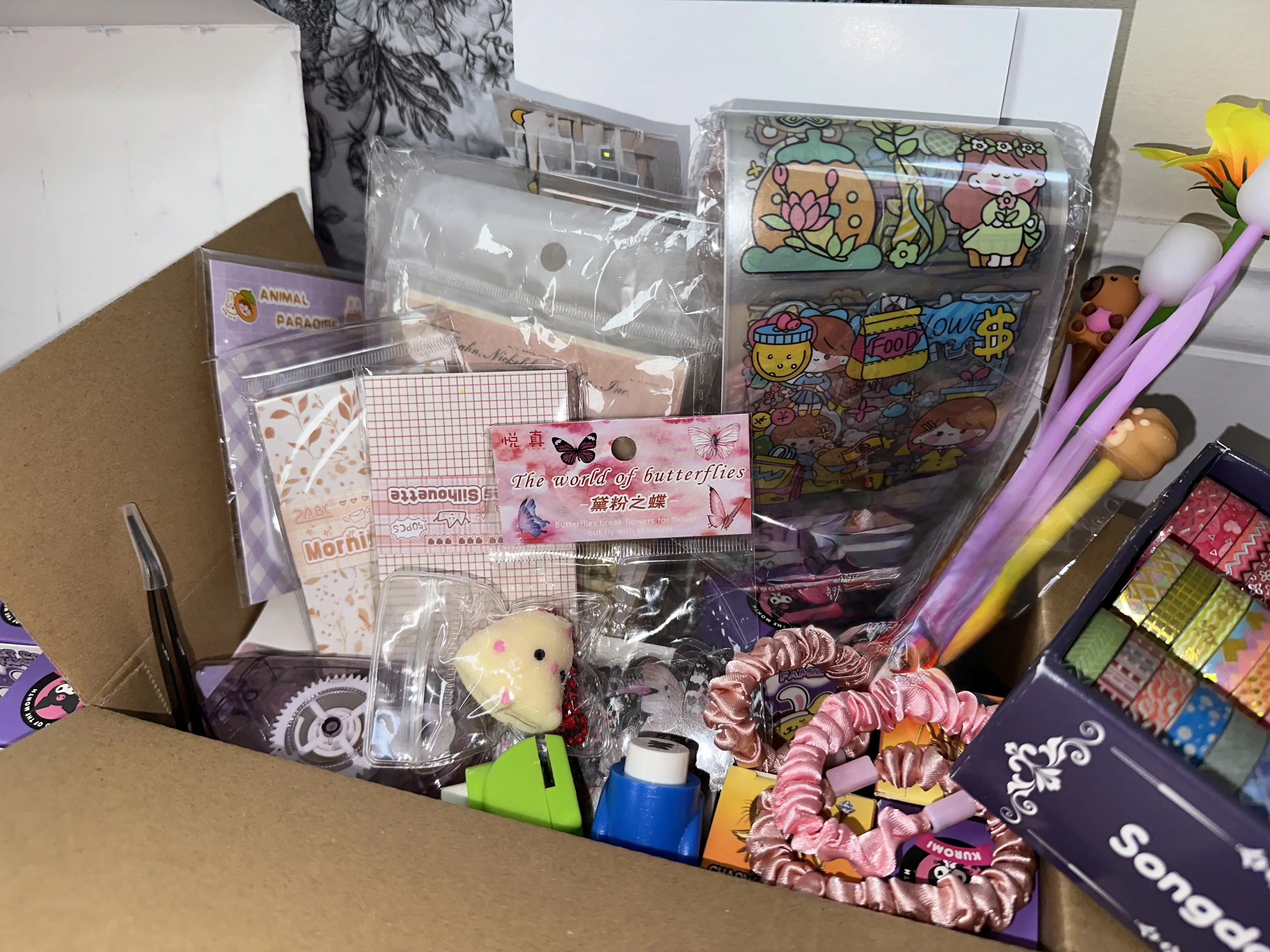 SCRAPBOOKING BOX!(NOTEBOOK INCLUDED)