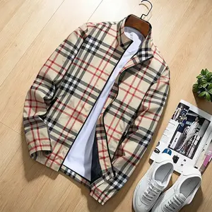 American retro high-street men’s jacket featuring a plaid pattern, loose fit, zippered pockets, elastic cuffs, long sleeves, warm design, versatile and stylish, with a premium casual feel.