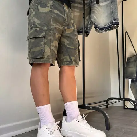 Camouflage Multi-Pocket Shorts, Camo Cargo Shorts, Loose-Fit Street-Style Summer Pants, Hip-Hop Fashion Workwear, Streetwear, Loose Fitting Shorts