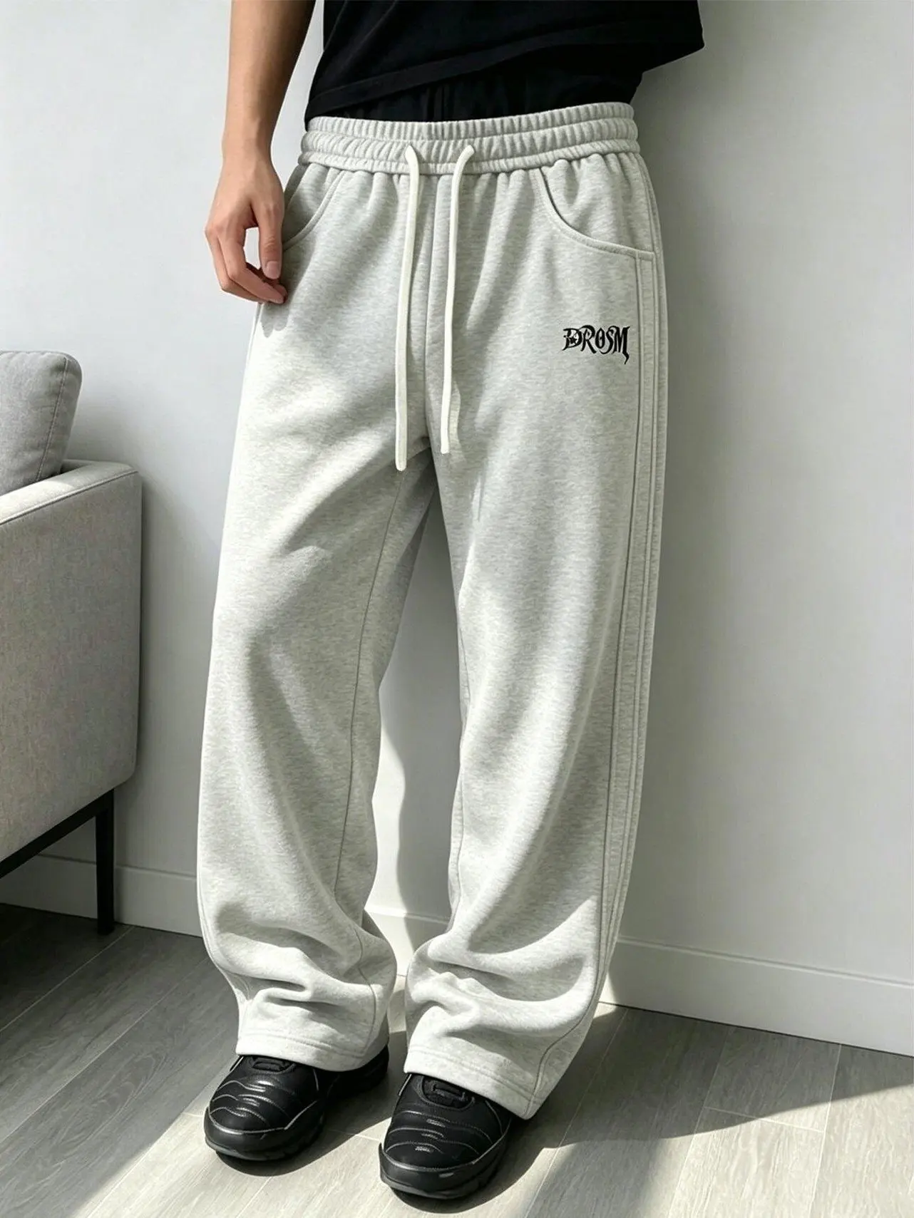 Men’s joggers with letter embroidery, white drawstring elastic waistband, side stripes, straight-leg casual pants, soft knit breathable fabric, suitable for streetwear, skateboarding, and everyday casual wear.