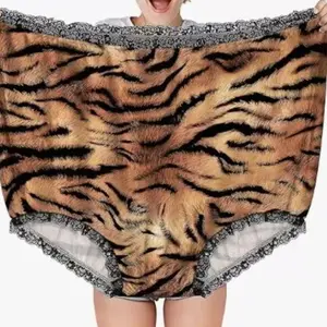 Valentine's Day Funny Oversized Underwear, Multi-Pattern Print Fun Prop, Creative Surprise Gift for Boyfriend, Model Xinghao, Leopard, Polyester