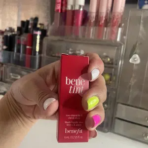 Product Review of Benefit Cosmetics Benetint Liquid Cheek Blush Stain & Lip Tint from C**i