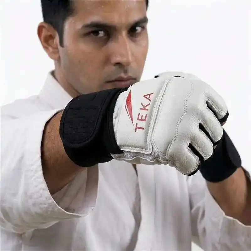 TAEKWONDO PUNCH BAG TRAINING & MMA GLOVES