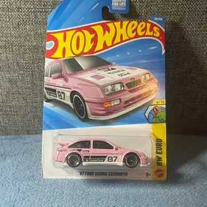 Hot Wheels ’87 Ford Sierra Cosworth Pink 1:64 Diecast Car