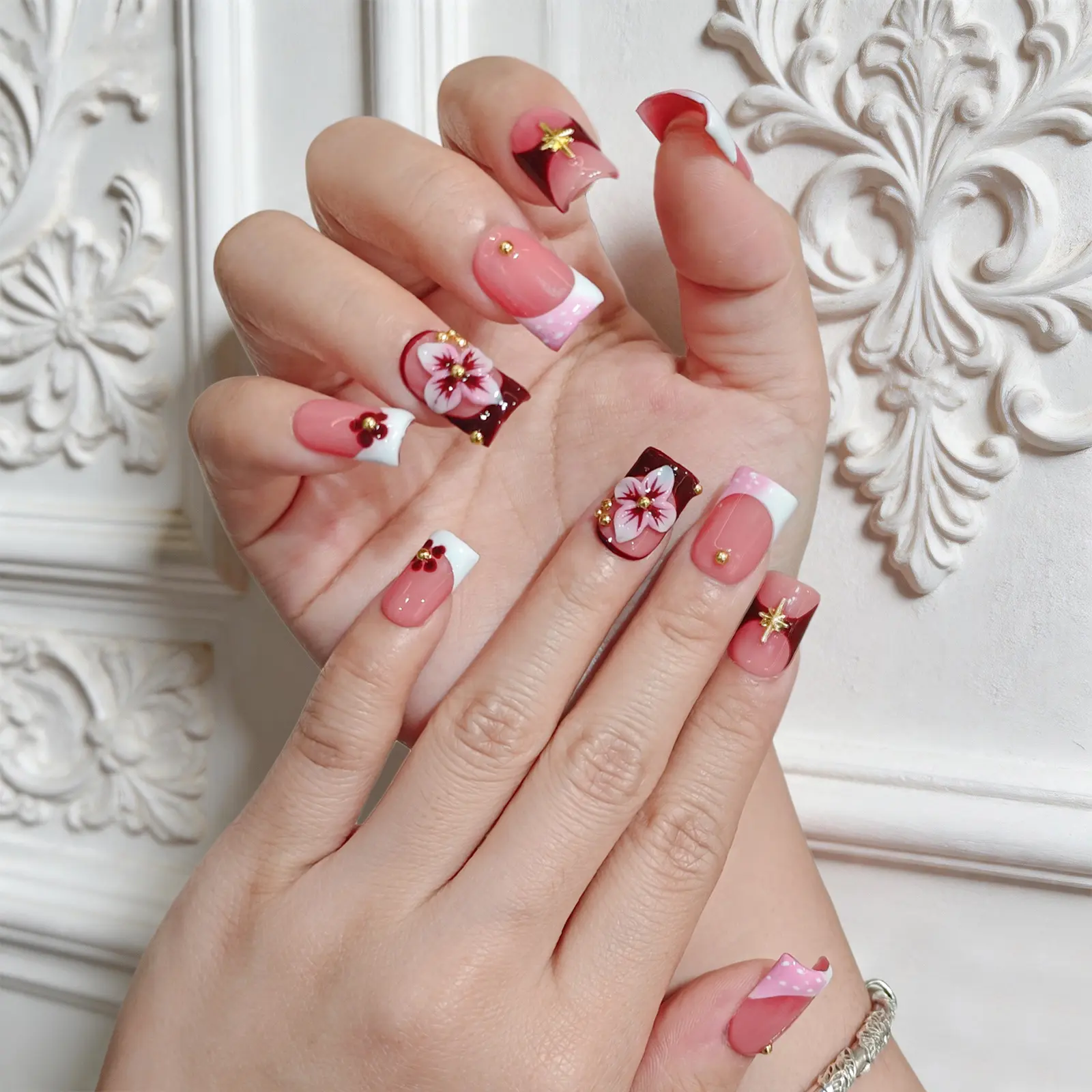 Pink French Tip Press On Nails, Hand-Painted Flower & Gold Star Decorated Fake Nails, Short Square Reusable Nails Reusable for Daily & Party
