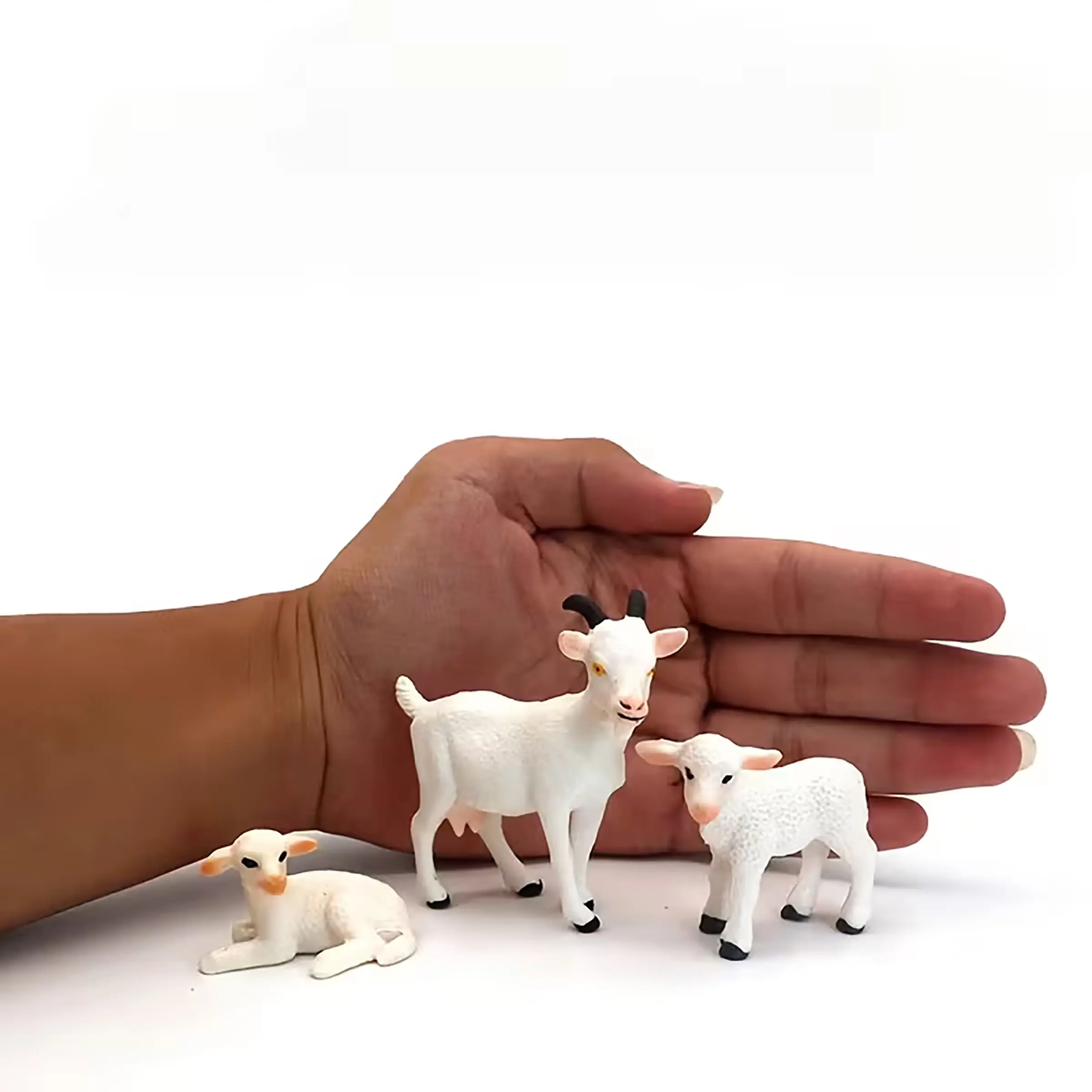 Lifelike Goat Family Animal Model Ornaments, Figurine, Resin Animal Sculptures, Animal Design, Suitable for Courtyard Gardening Decoration, Car Ornaments, Home Decor, Halloween Christmas Decorations, Birthday Gift for Friends, Decorative Home Ornament