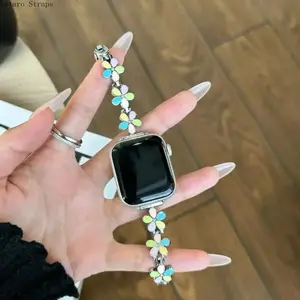 Floral Design Metal Apple Watch Band for Women, Adjustable Fashionable Strap Compatible with All Series/Ultra (38-49mm), Elegant Wristband for Everyday & Stylish Wear