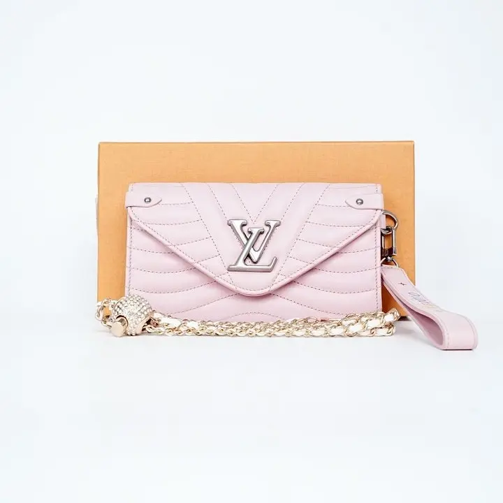 Pre-owned Louis Vuitton Light Pink LV New Wave V Quilt Long Chain Wallet Crossbody Clutch