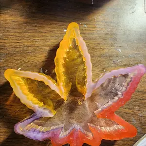 plant leaf ashtray 2