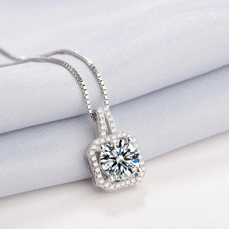 1 carat white gold necklace (box chain)