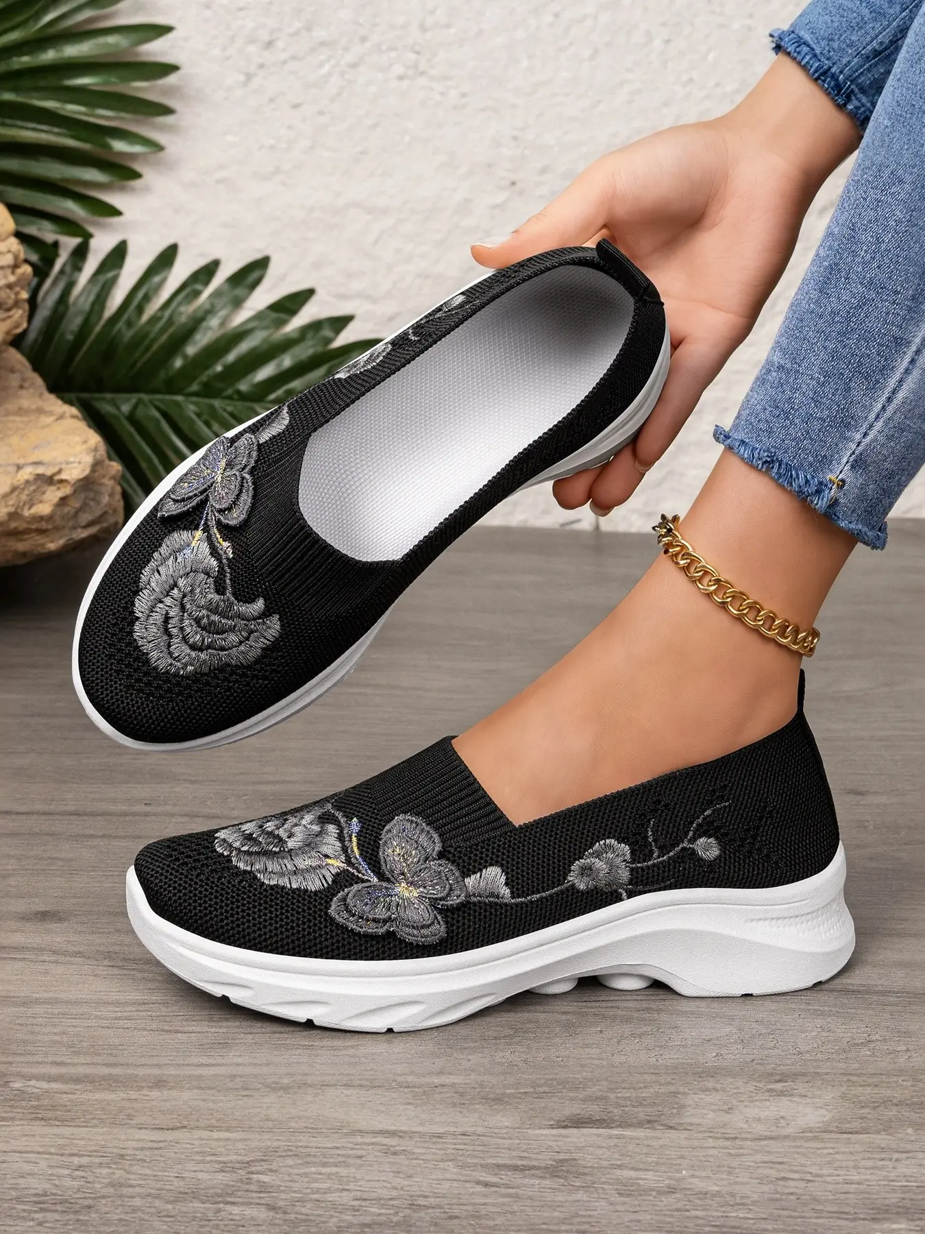 Women's Knit Slip-On Casual Sneakers, Lightweight Footwear with Floral Embroidery for Everyday Wear, Casual Fashion Shoes