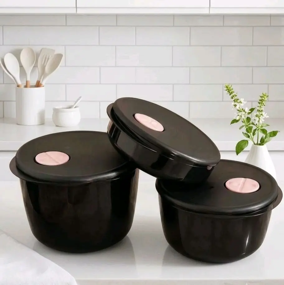 Dark-colored polycarbonate microwave-safe container set