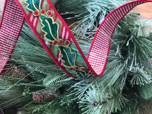 1.5”x 10yds Faux Dupion North Pole diagonal plaid red check back side holly