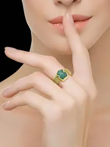 18K Gold Plated Mesh Ring with Green Crystal Bear Motif, Woven Stainless Steel Cable Band, Cute Animal Jewelry Gift for Women, Ideal for Valentine's Day, Mother's Day, Party & Daily Wear, Exquisite Trendy Ring