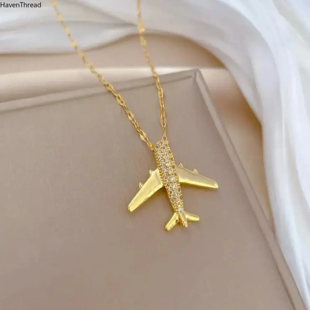 Women's Starry Sky Airplane Bling Pendant Necklace - Gold Statement Chain, Gold Plated Jewelry, Fashionable Jewelry Accessories for Sports & Outdoor Enthusiasts