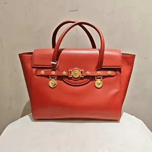 Pre-owned VERSACE leather Tote Bags red Medusa Medallion tote bag with gold tone hardware.