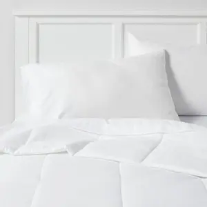 Full/Queen All Season Comforter Insert White - Room Essentials