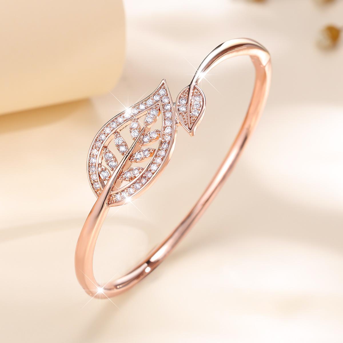 Luxury Leaf Filigree Cuff Bangle Bracelet for Women, Sophisticated Nature Inspired Statement Wrist Accessory, Premium Craftsmanship Timeless Finger Jewelry for Daily Formal Wear, Trending Jewelry Gift