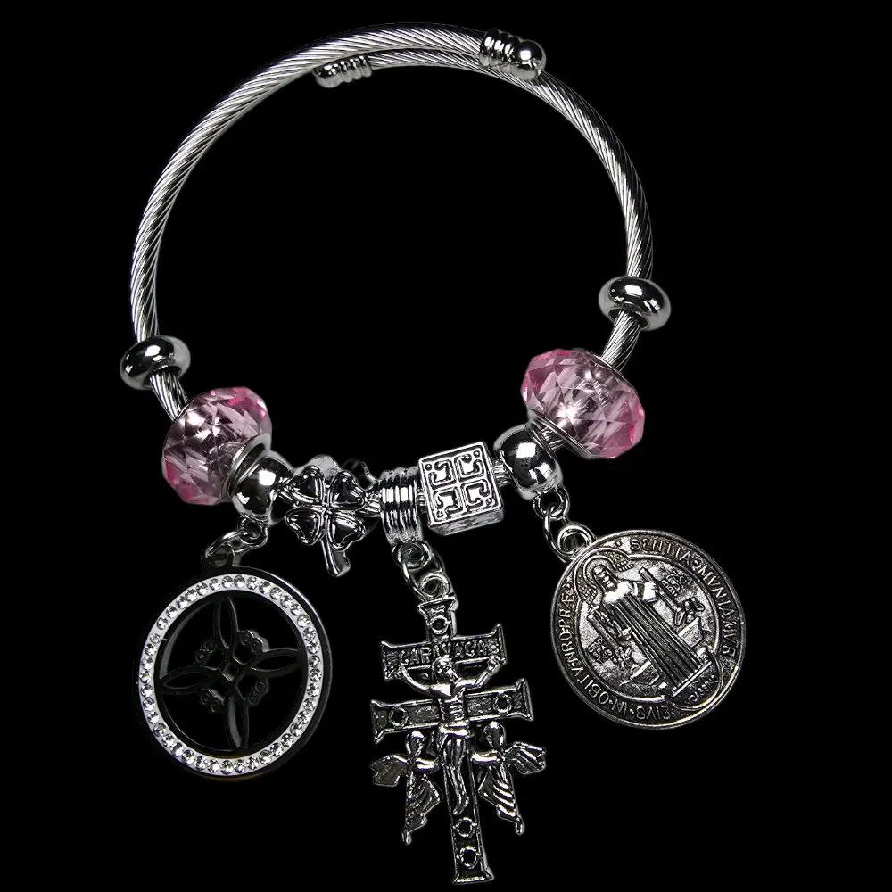Pink triple protection bracelet. Nudo de Bruja, San Benito, Cruz de Caravaca