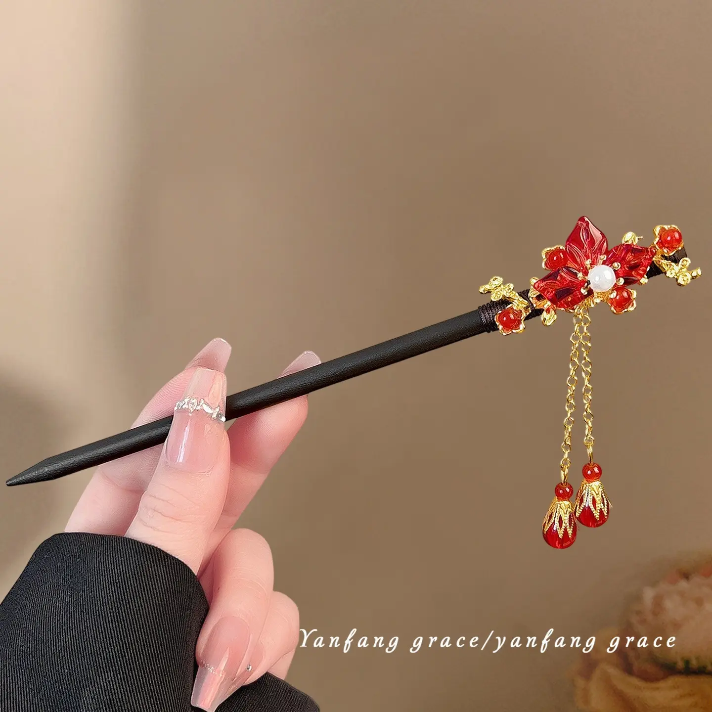 Rui Yi red flower pendant wood krypton