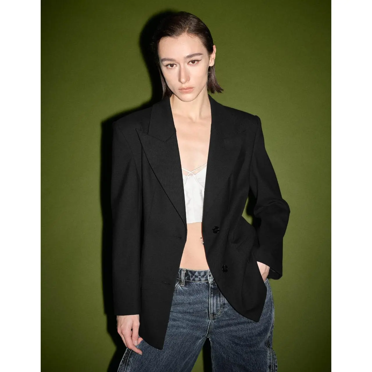 URBAN REVIVO Women's Elegant Tailored Skater Blazer, Regular Fit Long Sleeve Wool Blend Jacket for Ready to Wear Business Attire, Lady, Button, Fabric, Suit, Polyester, Elastane, Classic