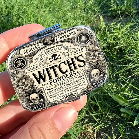 Vintage Gothic Skull Pill Case with Mirror, 2-Compartment Plastic Organiser, Portable Travel & Storage Box for Halloween & Goth Lovers, Witchy Themes, Vitamin Organizer, Vitamin Dispenser, Supplement Organizer