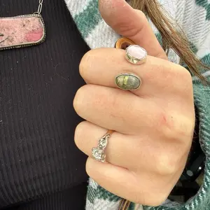 Palomino and pink shell adjustable ring