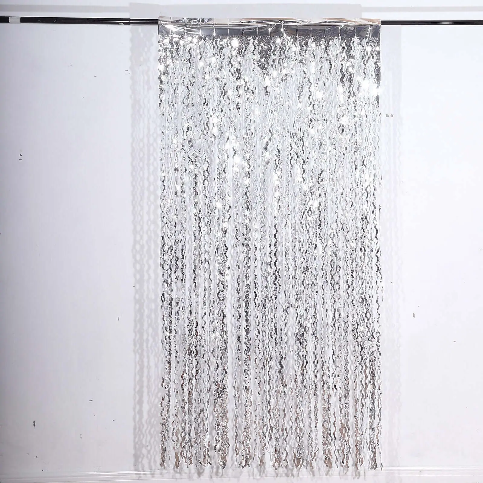 Metallic Silver Wavy Tinsel Streamer Party Backdrop, Curly Foil Fringe Photo Booth Curtain 3ftx6ft