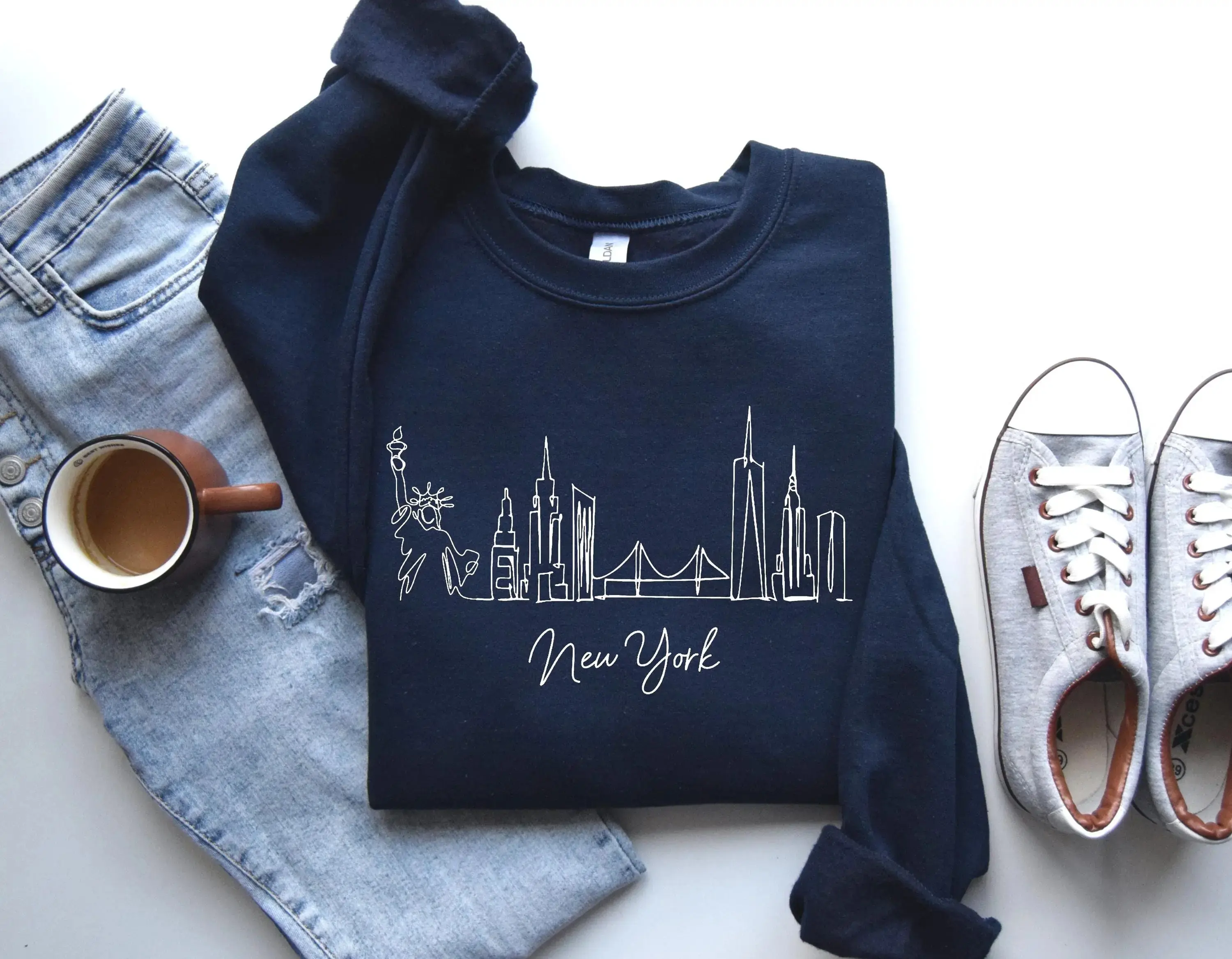 Vintage New York Sweatshirt - Comfortable Casual Fabric Crewneck with NYC Graphic, Day Wear, Unisex NYC Traveler Gift