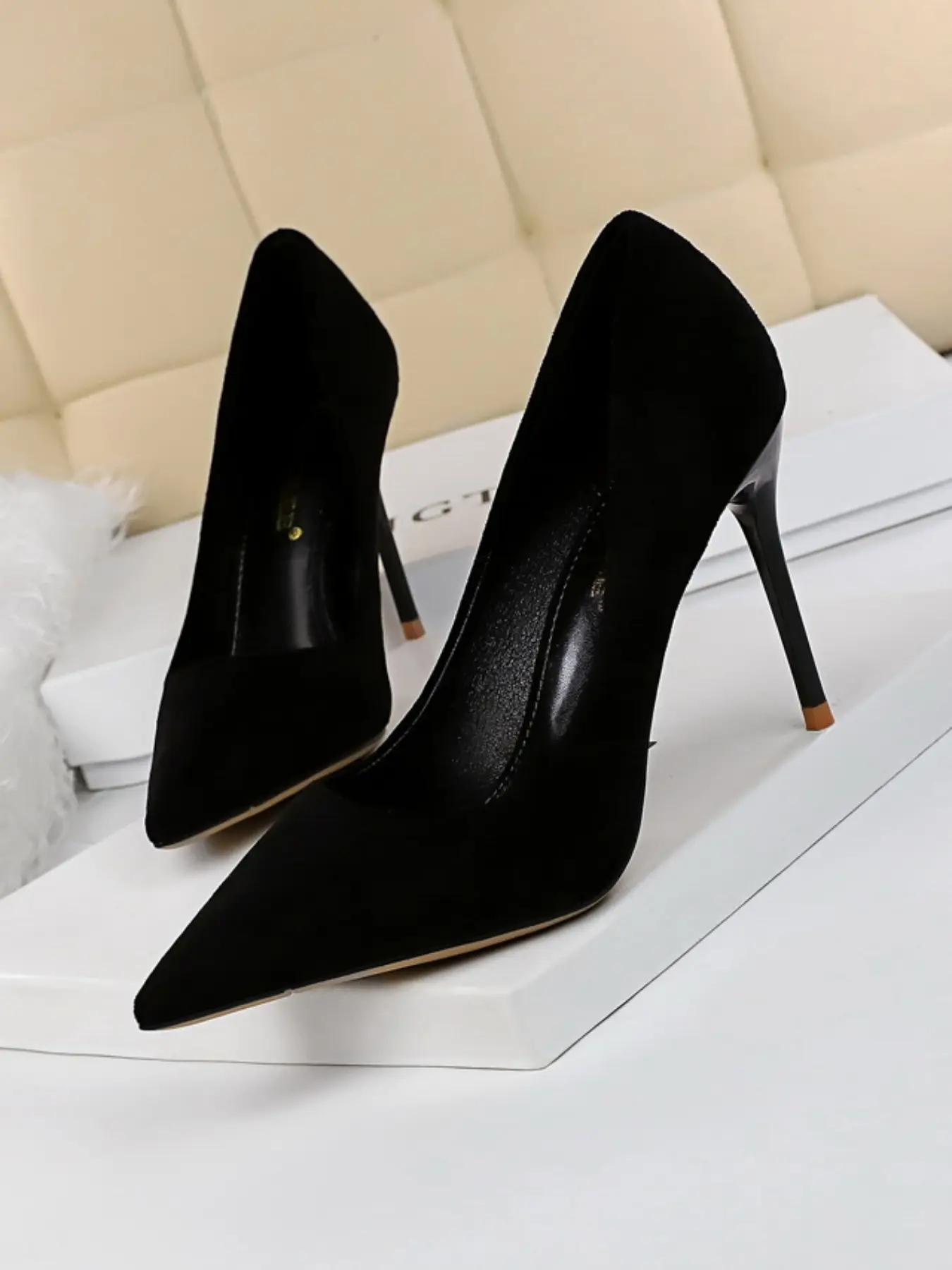 Velvet Pointed Toe Women's High Heels Stiletto, Luxurious Soft Touch, Slender Leg Lines, Multiple Colors Available, Perfect for Evening & Daily Wear
