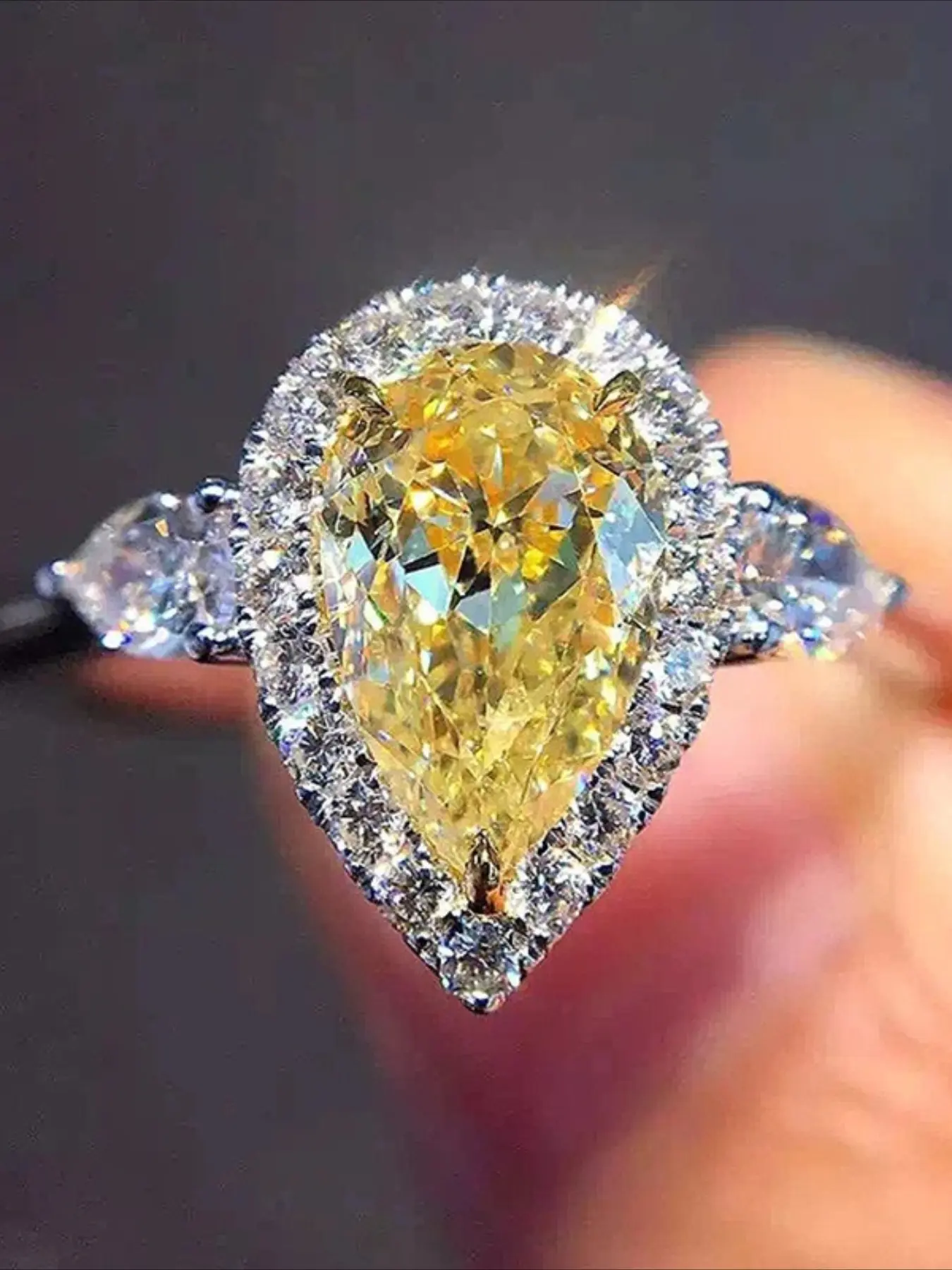 Women's Drop Yellow Zircon Ring, Fashion Ring, Bridal Rings, Valentine's Day Christmas Gift, Bridal Wedding Engagement Jewelry, Daily Wear Decorative Accessories, Elegant Fashion Rings