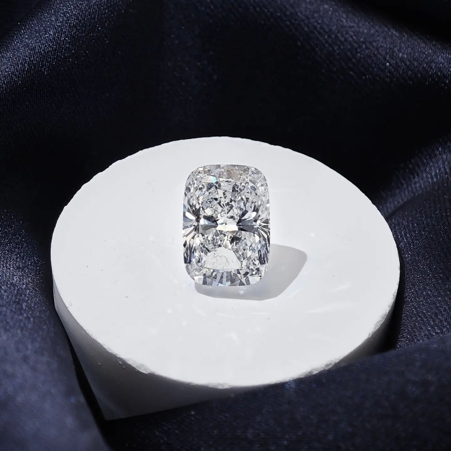 IGI Certified Cushion Cut Lab-Grown Diamond, 2.00 Carats, F Color, VS1 Clarity, Lab-Grown Diamond Pendant, LG794675604