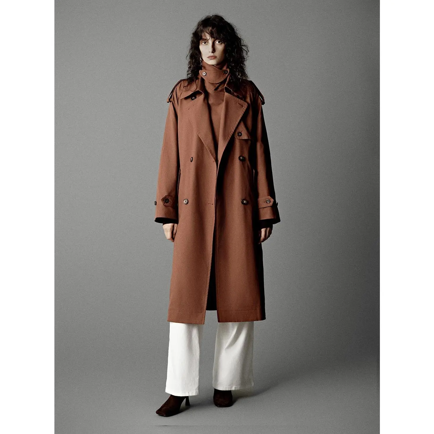 URBAN REVIVO Women's Minimalist Fitted Double-Breasted Trench Coat, Solid Belted Longline Polyester Outerwear, Full-Length, Lapel, Plain