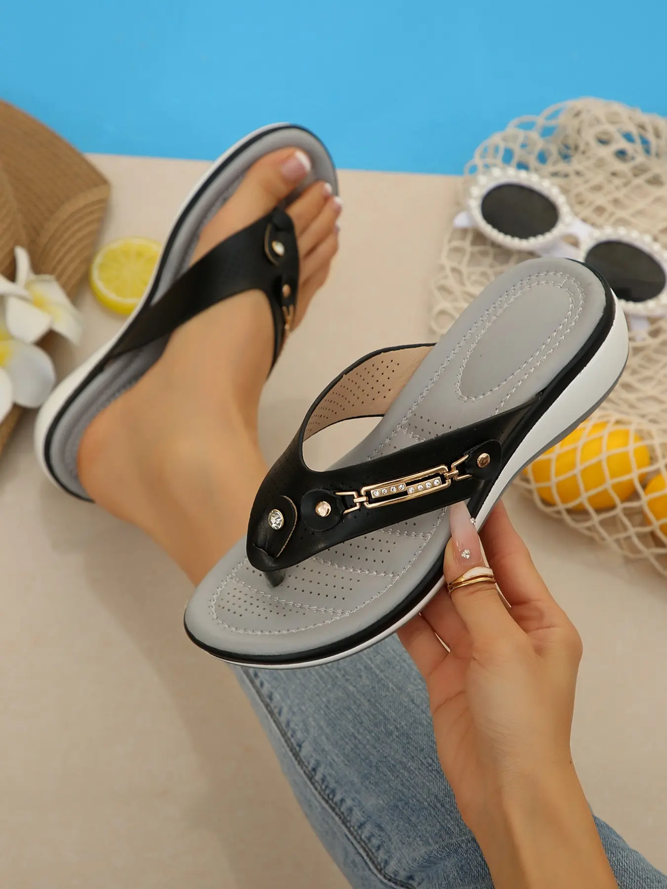 Metal Rhinestone Decorated Slip-On Wedge Sandals for Women, Soft Sole Anti-Slip Flip Flops, Outdoor Wear Height-Boosting Mom Shoes, Beach Slides Sandals, Casual Sandals, Footwear for Beach