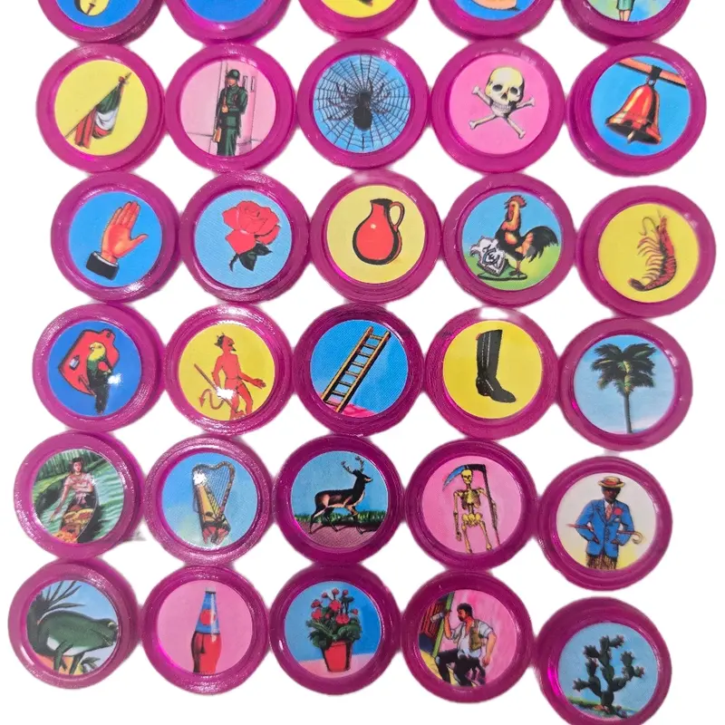 BARAJA DE LOTERIA EN PLASTICO tamaño moneda de cinco centavos.