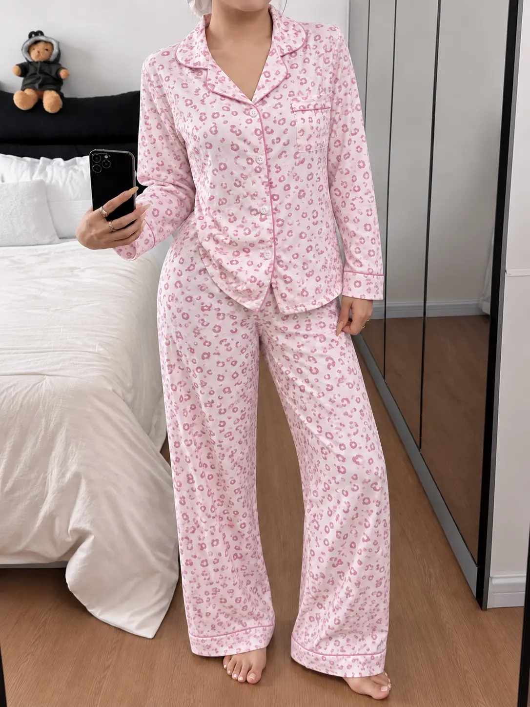 Women’s Pink Leopard Print Pajama Set, 2 Piece Button Down Pajamas with Long Sleeve Top & Long Pants, Cute Soft Loungewear Sleepwear Set, Comfy Casual Homewear PJs for Women, All Season Nightwear