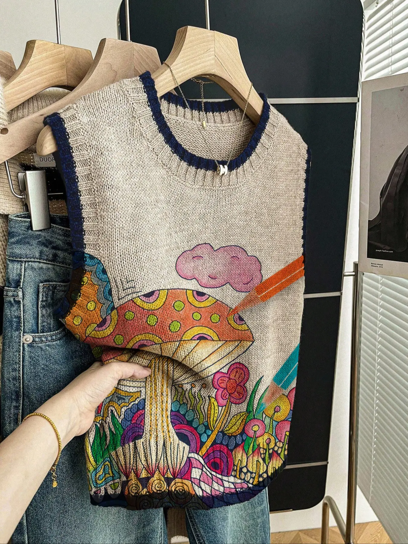 Women's Casual Loose-Fitting Round Neck Sleeveless Sweater, Spring Summer Back-To-School Style, Cartoon Mushroom Print Knit Top, Knitwear