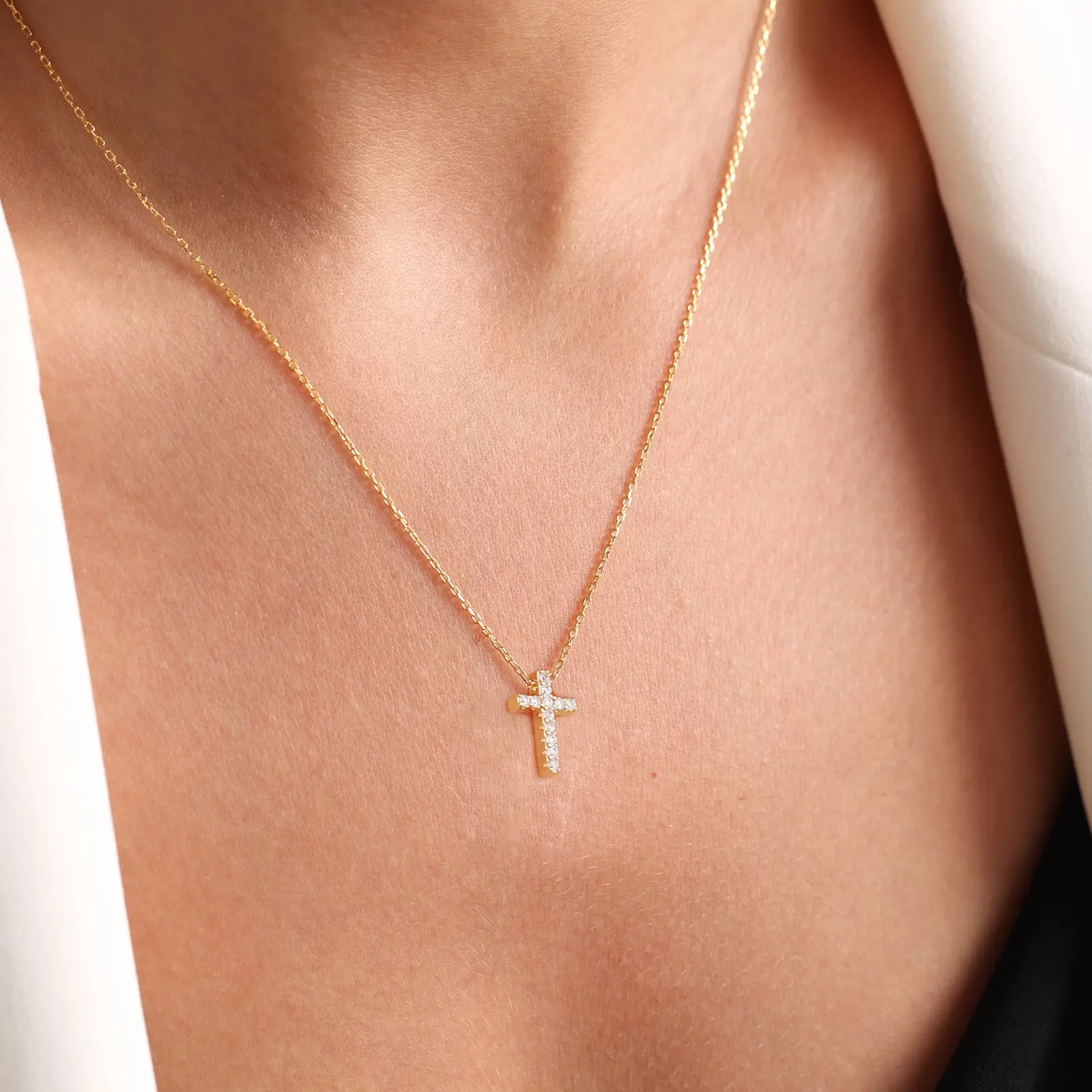 Kyerlyn Cross Necklace for Women, 14K Gold Plated Cross Pendant Dainty Layered Chain Necklace Jewelry Gifts Diamond Cross