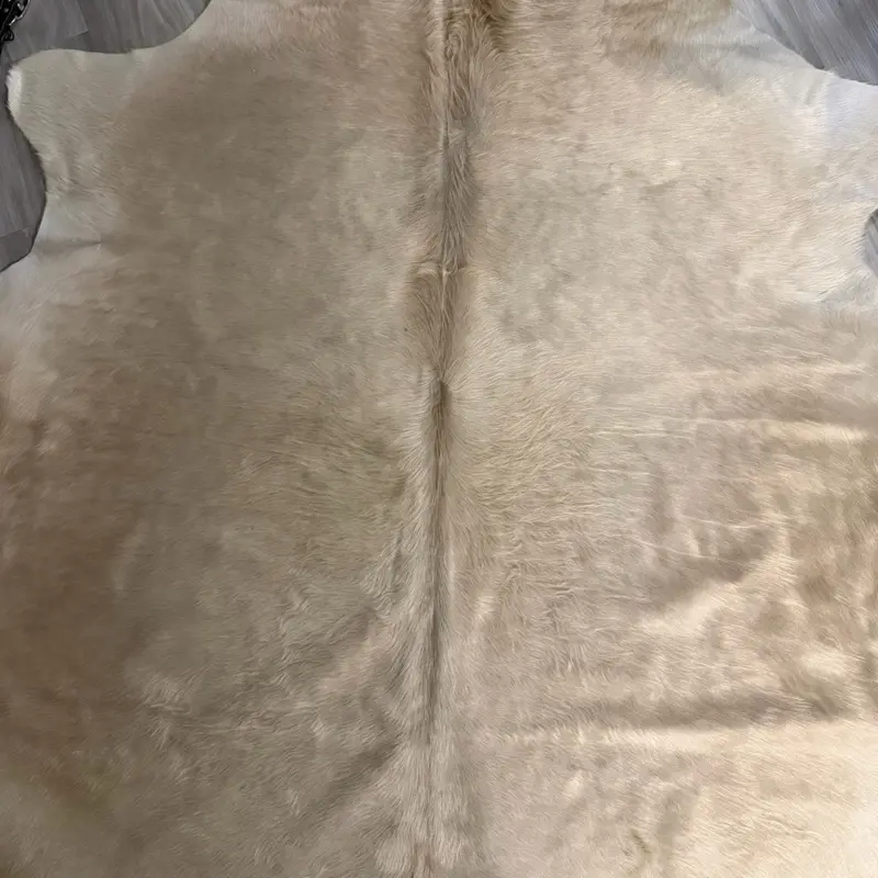 Cowhide Rug 6x8ft Blonde - Natural Fiber, Soft and Durable, Ideal for Home Decor