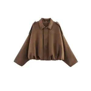 Women’s textured bomber jacket, a fashionable casual piece that is both comfortable and warm—an essential for autumn and winter. GARMENTARY