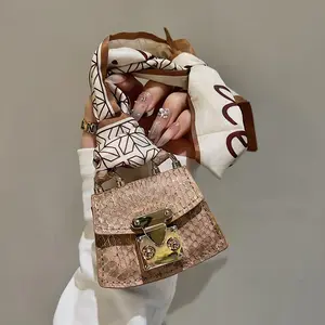 Vintage Snake Pattern Handbag Design AirPods 4 Case, Universal Apple Pro 3 Earphone Bag, Includes Ribbon, Earphone Protective Cover, Made in China