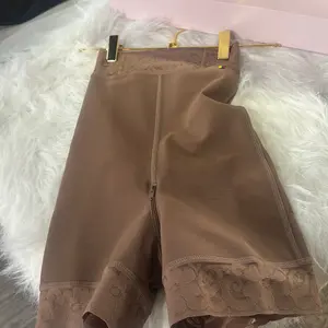 Short Colombiano con Cierre High Compression Lifter for Comfort and Style