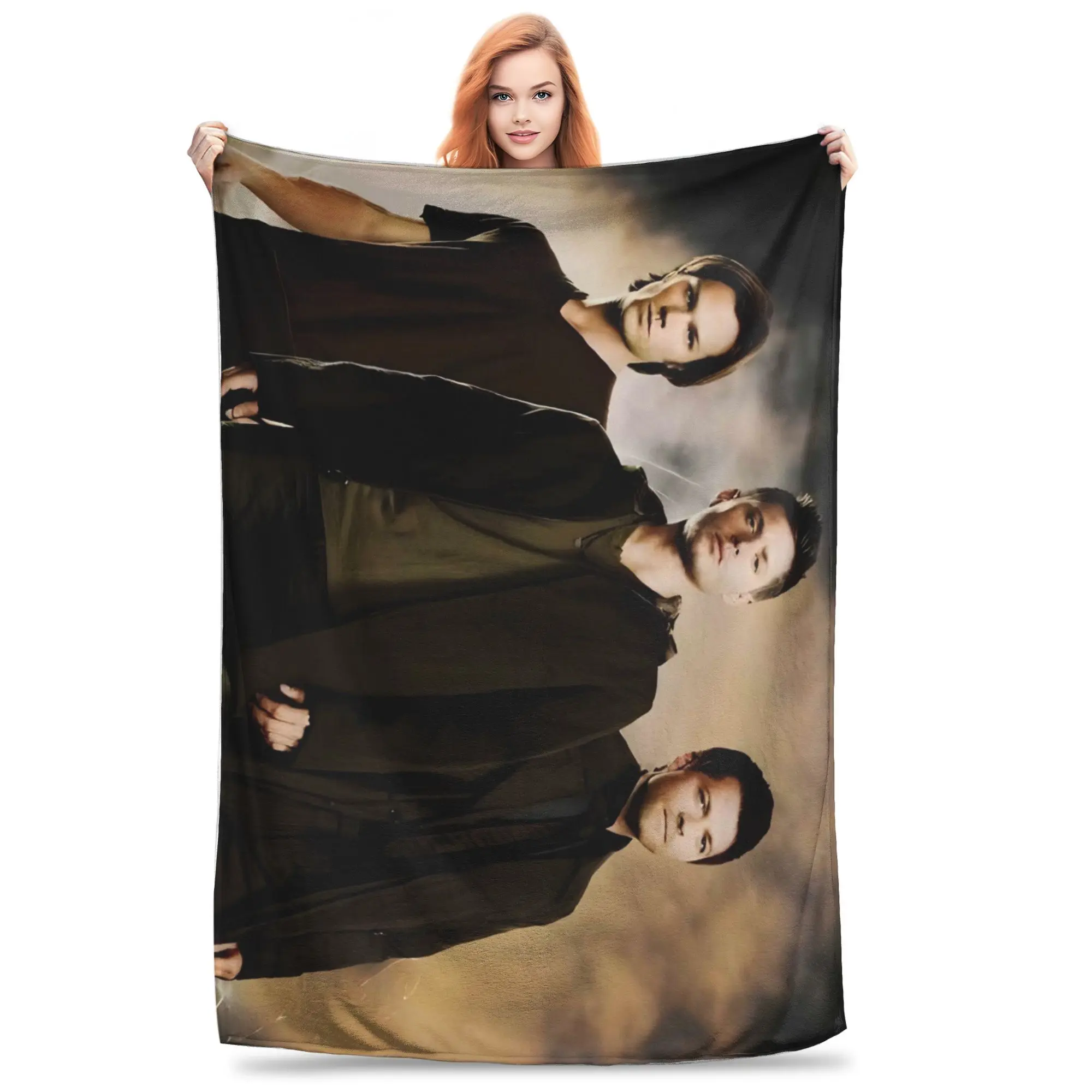 100% Polyester Soft Flannel Tufted Weave Blanket - Breathable, Cool, Retro Design, Indoor Use, Ideal for Home Bed or Sofa, Perfect Gifting Option