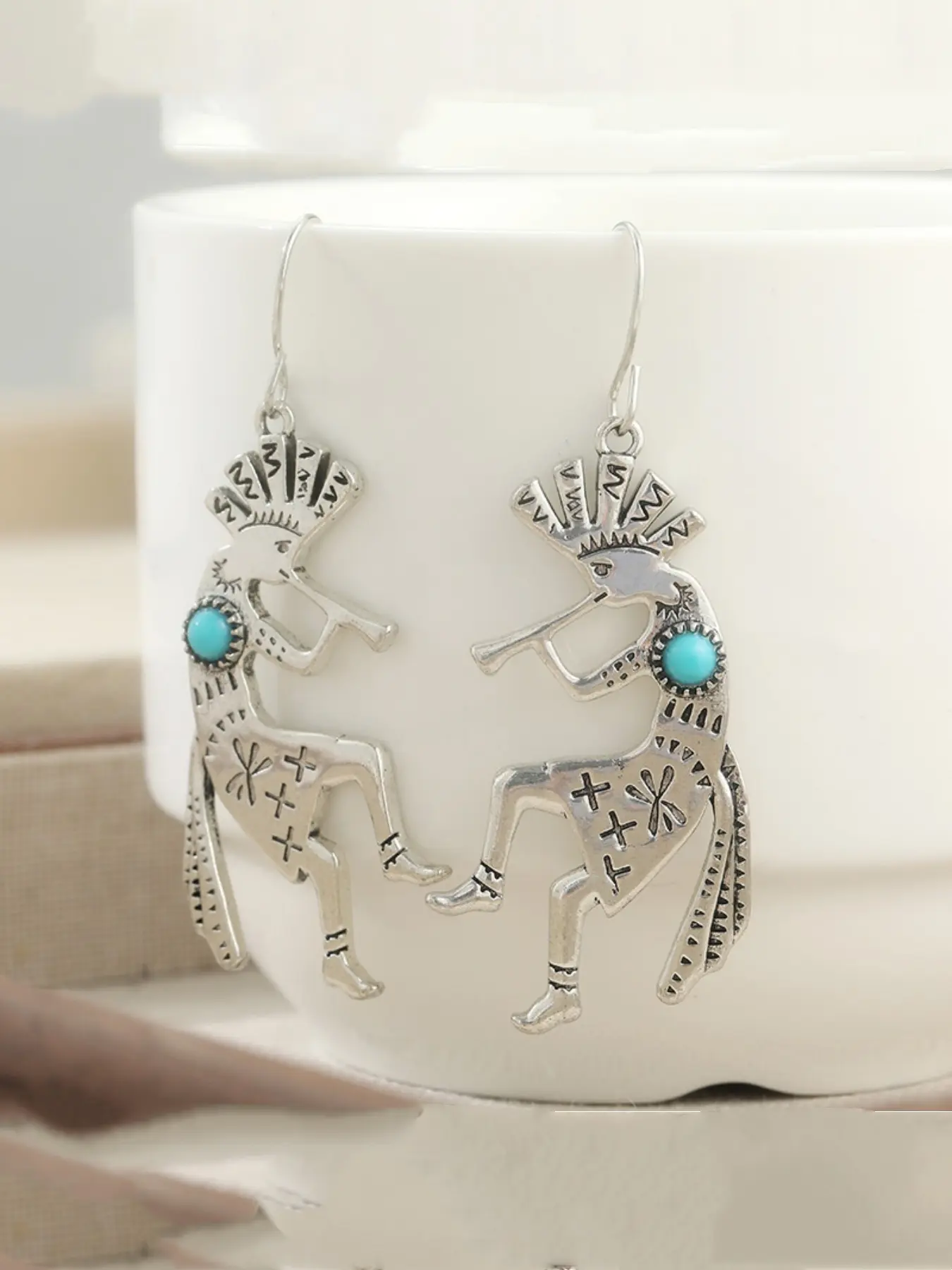 1 Pair of Retro Bohemian Style Tribal Hand-carved Figure Earrings, Copper Earrings, Statement Earrings, Dangle Earrings, Set with Synthetic Turquoise, Creative Boho Earrings for Festival Parties, The Perfect Holiday Gift, Gift Jewelry