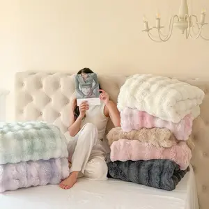 Double-Layer Thick Fluffy Throw Blanket, Soft Skin-Friendly Fabric, Warm and Comfortable, Ideal for Bed & Sofa Use, Travel Outdoor Camping,Christmas Gifts For GF