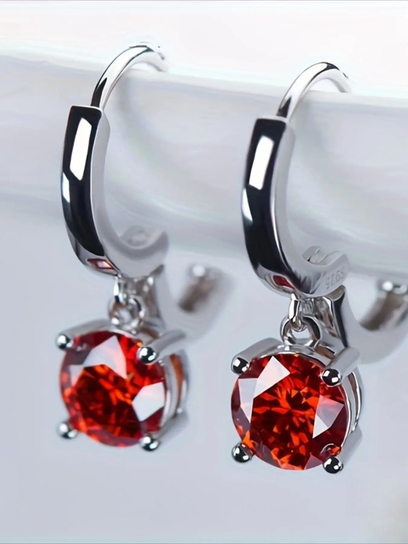 1pair 1.0 Carat Sparkling Red Moissanite Earrings Dazzling Gemstones in High Quality 925 Sterling Silver Perfect for Special Occasions, Anniversaries, Jewelry Gifts Suitable for Men and Women's Daily Wear